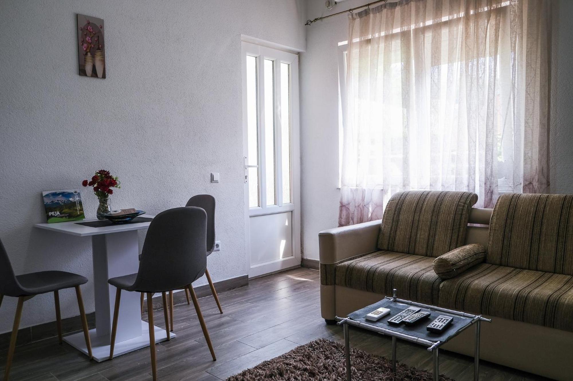 Cozy Spacious Apartment Peje Exterior photo