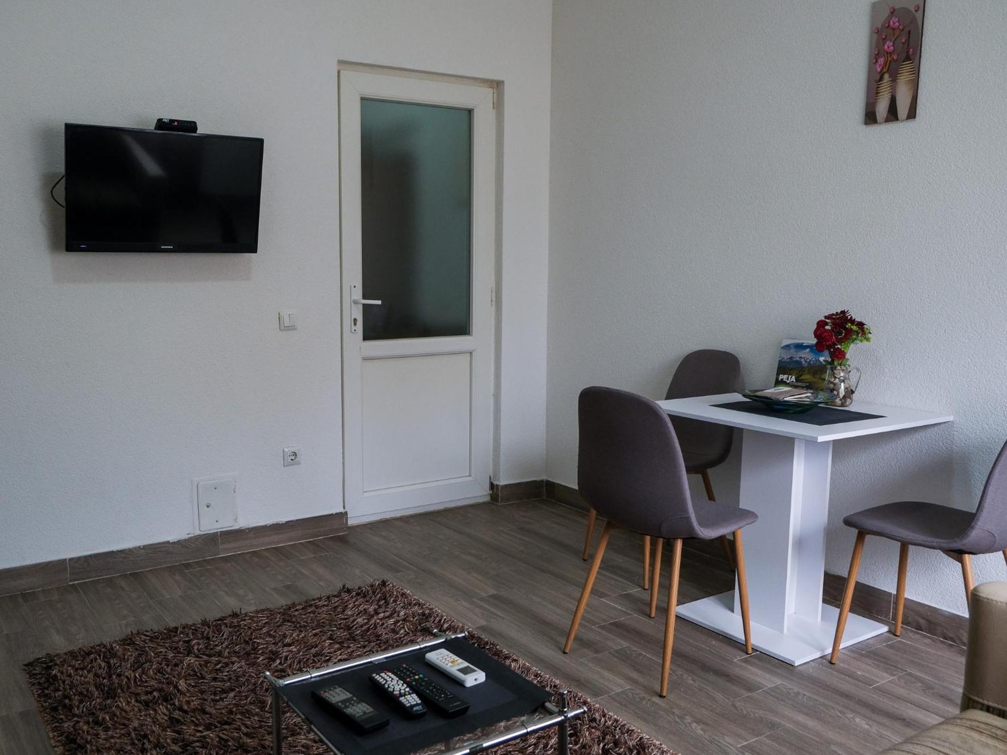 Cozy Spacious Apartment Peje Exterior photo
